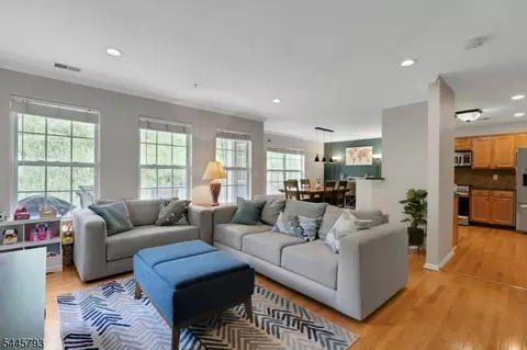1074 Shadowlawn, Green Brook, NJ 08812