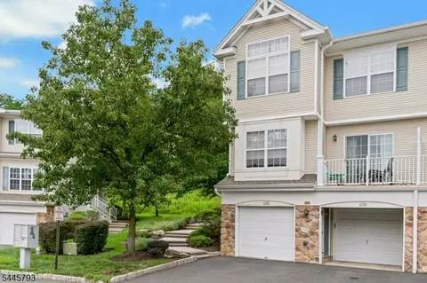 1074 Shadowlawn, Green Brook, NJ 08812