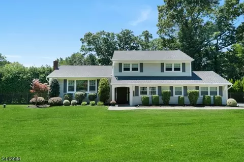 247 Oldwoods Rd, Franklin Lakes, NJ 07417