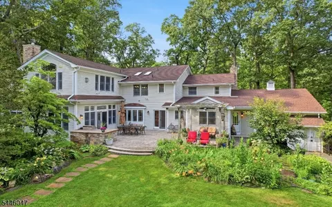 200 Valley Dr, Watchung, NJ 07069