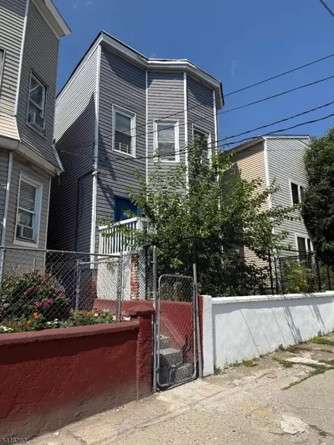 125 Governor St, Paterson, NJ 07501