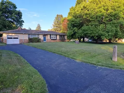 3 Meadow Brook Rd, Flemington, NJ 08822