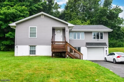 2 Glen Rd N, Highland Lakes, NJ 07422