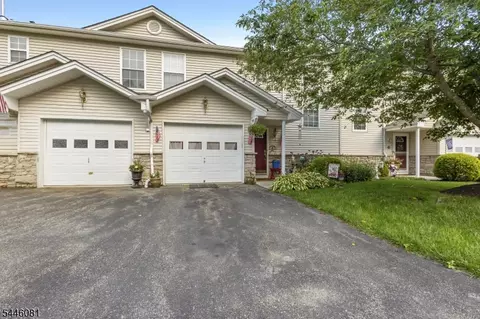 21 Stonehill Rd, Hamburg, NJ 07419