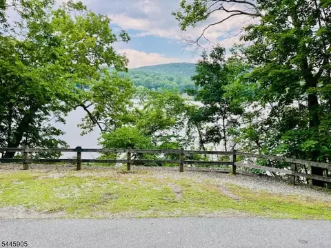 116 Lakeside Dr, Liberty Twp, NJ 07823