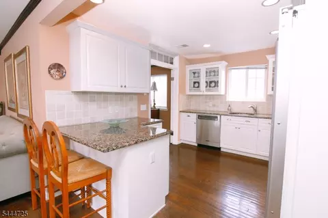 6 Whispering Way W, Berkeley Heights, NJ 07922