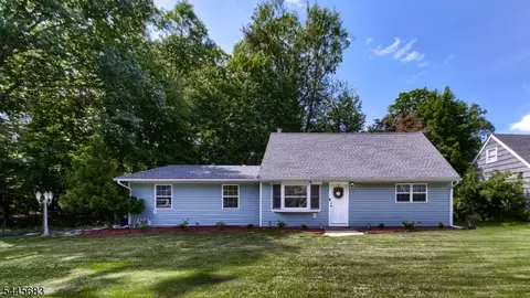 28 Ferndale Rd, Wayne, NJ 07470