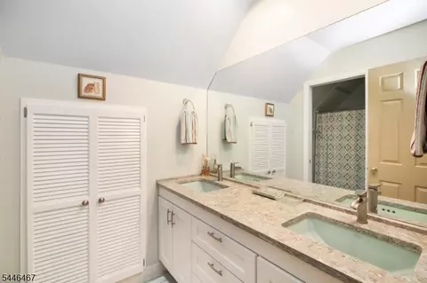 Bath - 7 Janice Dr, Hackettstown, NJ 07840 photo 3 of 4