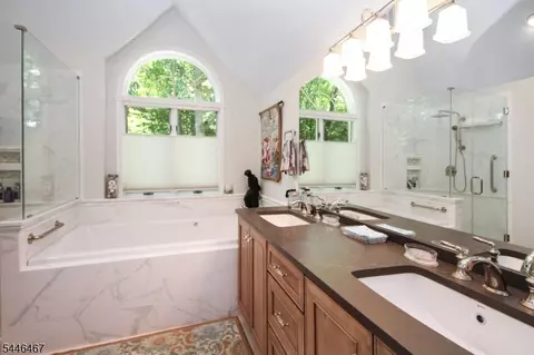 Bath - 7 Janice Dr, Hackettstown, NJ 07840 photo 1 of 4