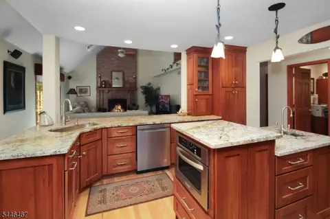 Kitchen - 7 Janice Dr, Hackettstown, NJ 07840 photo 2 of 5