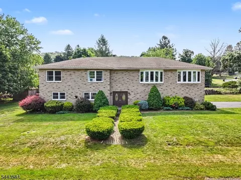 14 Meadow Ln, Vernon, NJ 07462