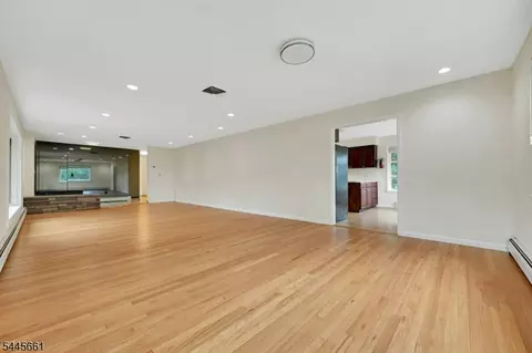 Living - 26 Alpine Dr, Wayne, NJ 07470 photo 4 of 8