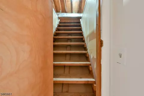 Entry Way - 26 Alpine Dr, Wayne, NJ 07470 photo 2 of 2