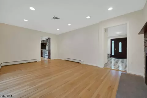 Living - 26 Alpine Dr, Wayne, NJ 07470 photo 5 of 8