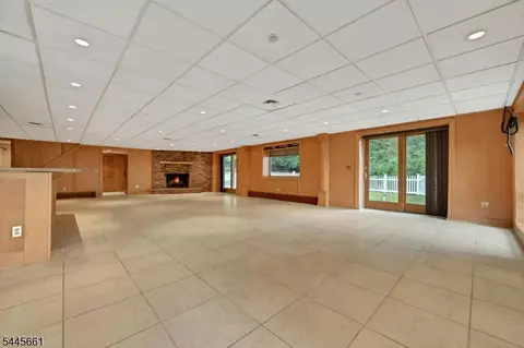 Living - 26 Alpine Dr, Wayne, NJ 07470 photo 8 of 8