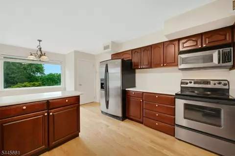 Kitchen - 26 Alpine Dr, Wayne, NJ 07470 photo 3 of 5