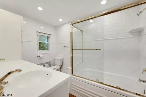 Bath - 26 Alpine Dr, Wayne, NJ 07470 photo 2 of 4