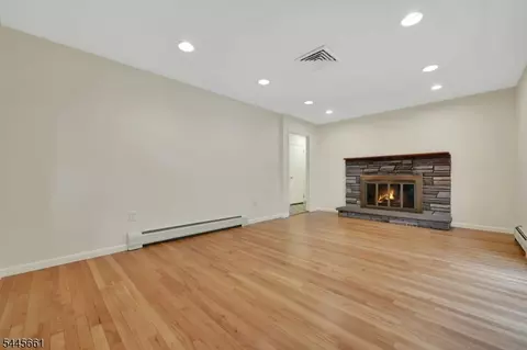 Living - 26 Alpine Dr, Wayne, NJ 07470 photo 6 of 8