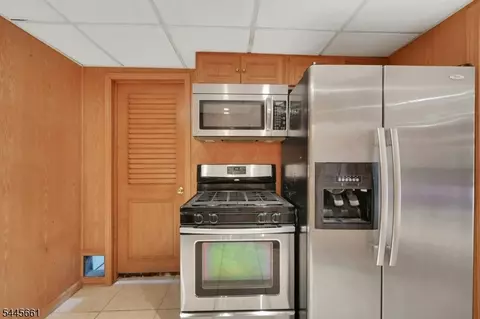 Kitchen - 26 Alpine Dr, Wayne, NJ 07470 photo 5 of 5
