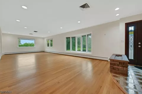 Living - 26 Alpine Dr, Wayne, NJ 07470 photo 2 of 8