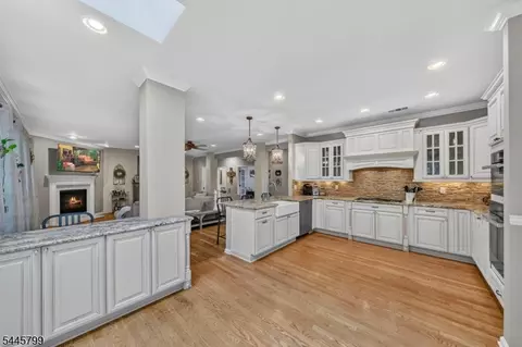 3 Cliff Rd, Wayne, NJ 07470 photo 2