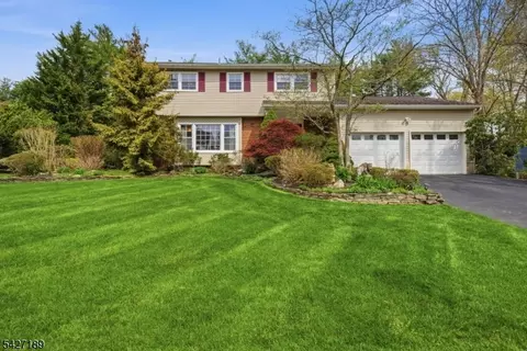 7 Candle Ln, East Brunswick, NJ 08816