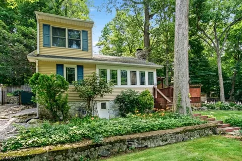 24 Hillside Rd, Ringwood, NJ 07456