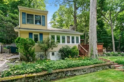 24 Hillside Rd, Ringwood, NJ 07456