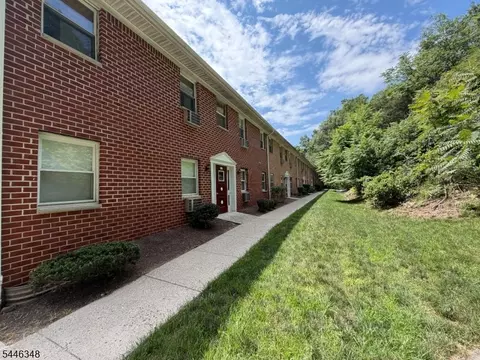 100 Pierson Miller Dr #41, Pompton Lakes, NJ 07442