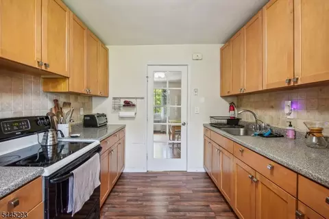 93 Troy Dr # D, Springfield, NJ 07081 photo 7