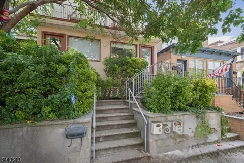 6 Carroll Pl, Weehawken Twp, NJ 07086