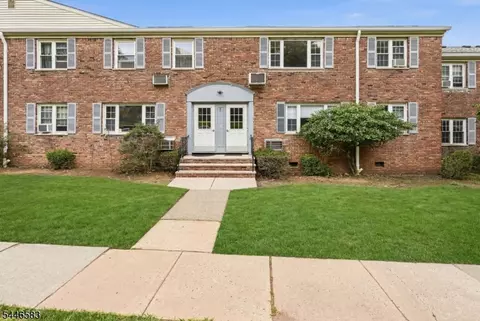 16 Wedgewood Dr, Verona, NJ 07044