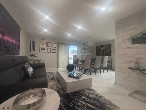 825 Riverside Ave, Lyndhurst, NJ 07071