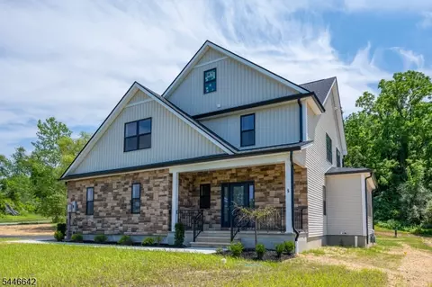 5 Emerald Dr, Hamburg, NJ 07419