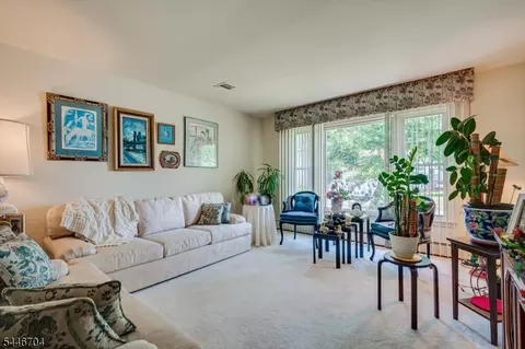 Living - 2 Eagle Rd, Edison, NJ 08820 photo 2 of 4