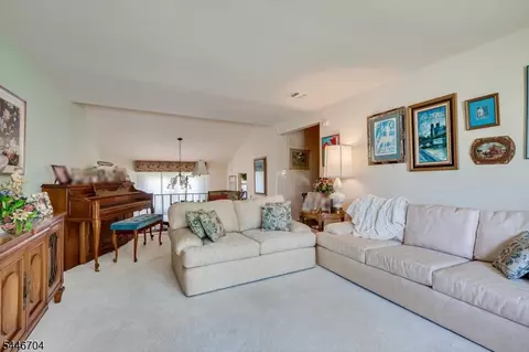 Living - 2 Eagle Rd, Edison, NJ 08820 photo 3 of 4