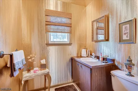 Bath - 2 Eagle Rd, Edison, NJ 08820 photo 1 of 4