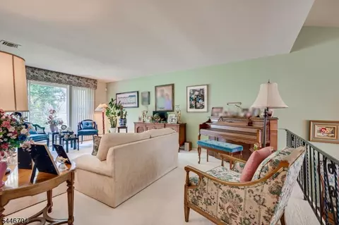 Living - 2 Eagle Rd, Edison, NJ 08820 photo 4 of 4