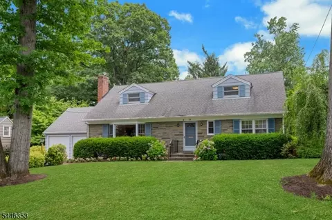 28 Oak Dr, Chatham, NJ 07928