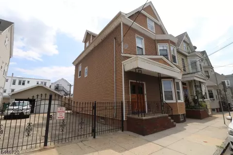 15 Darcy St, Newark, NJ 07105