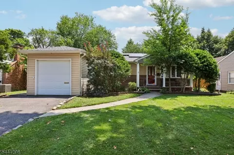 28 Warwick Cir, Springfield, NJ 07081