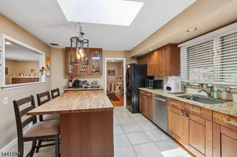 Kitchen - 28 Warwick Cir, Springfield, NJ 07081 photo 1 of 3