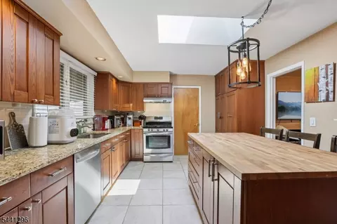 Kitchen - 28 Warwick Cir, Springfield, NJ 07081 photo 3 of 3