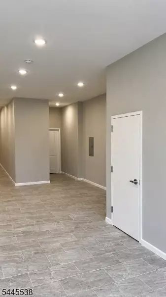 52 Holland St, Newark, NJ 07103