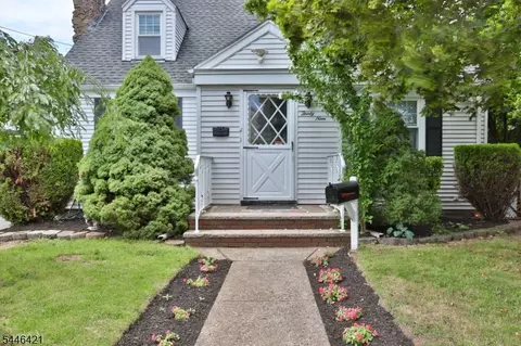 39 Chestnut St, Wallington, NJ 07057