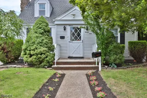 39 Chestnut St, Wallington, NJ 07057