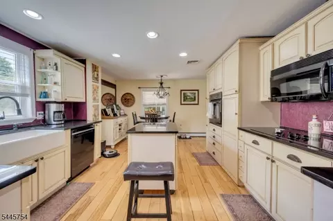 Kitchen - 26 Mackenzie Rd, Hampton, NJ 08827 photo 2 of 4