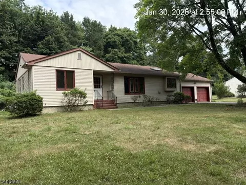 37 Alden Ln, Tinton Falls, NJ 07724