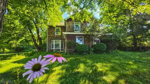 57 Grove St, Chester, NJ 07930