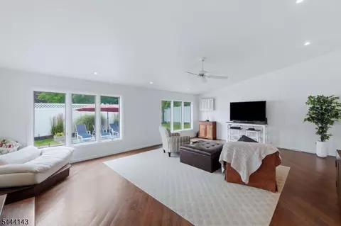 Living - 29 Daniel St, Dover, NJ 07801 photo 1 of 2